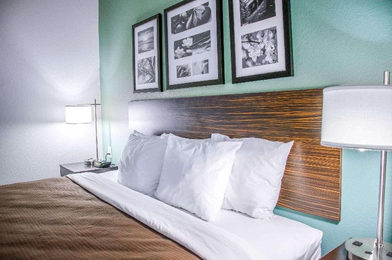 Sleep Inn & Suites 4