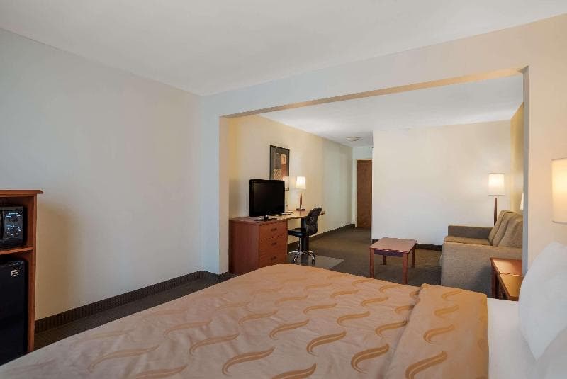 Quality Inn & Suites 4
