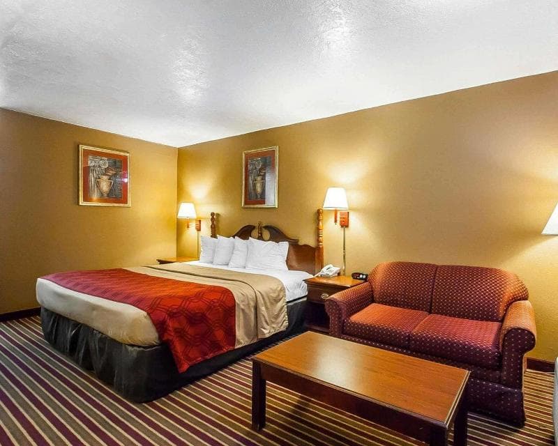 Econo Lodge 2