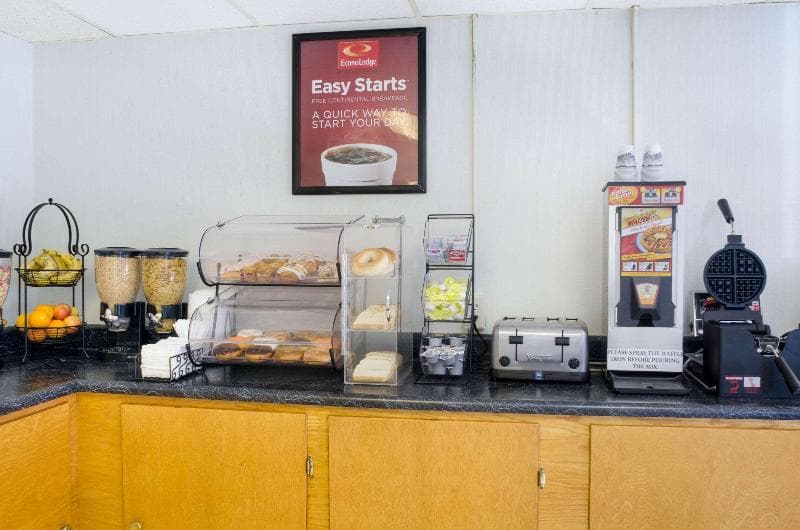 Econo Lodge Emporia 3