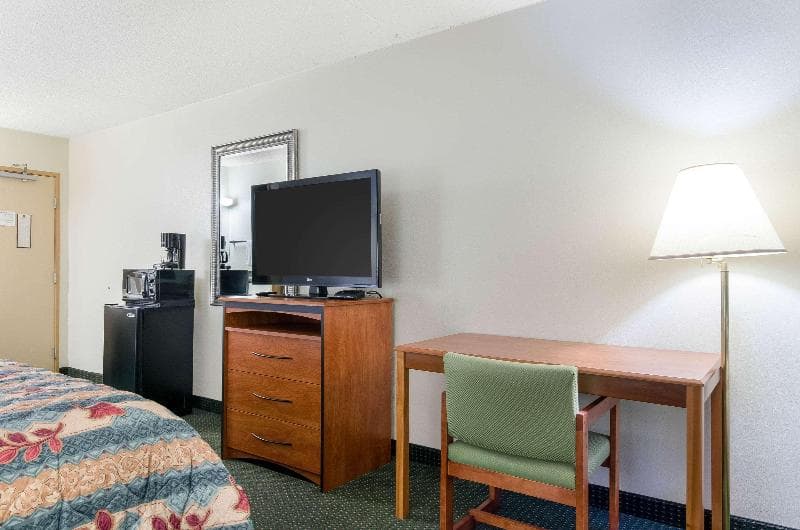 Econo Lodge Emporia 2