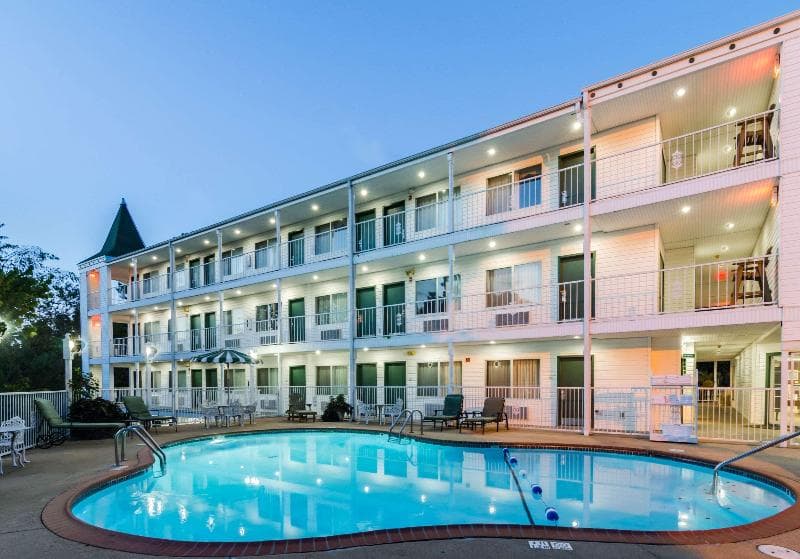 Quality Inn 4