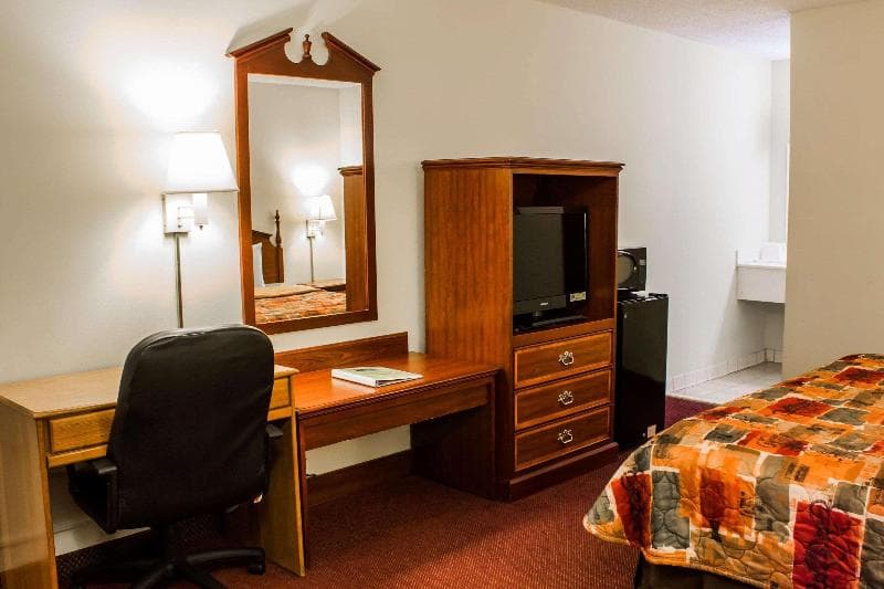 Econo Lodge Goldsboro 3