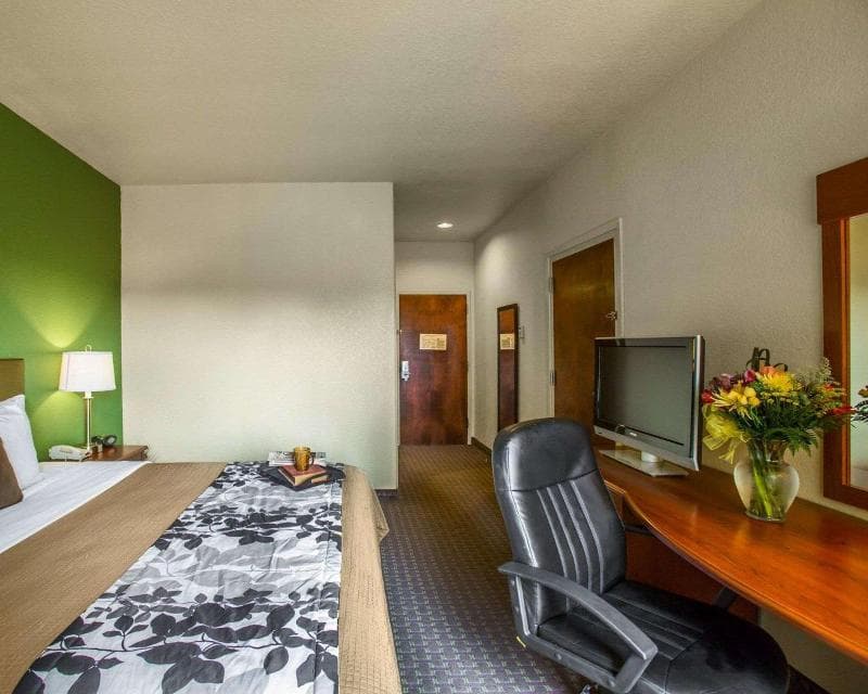 Sleep Inn & Suites 3