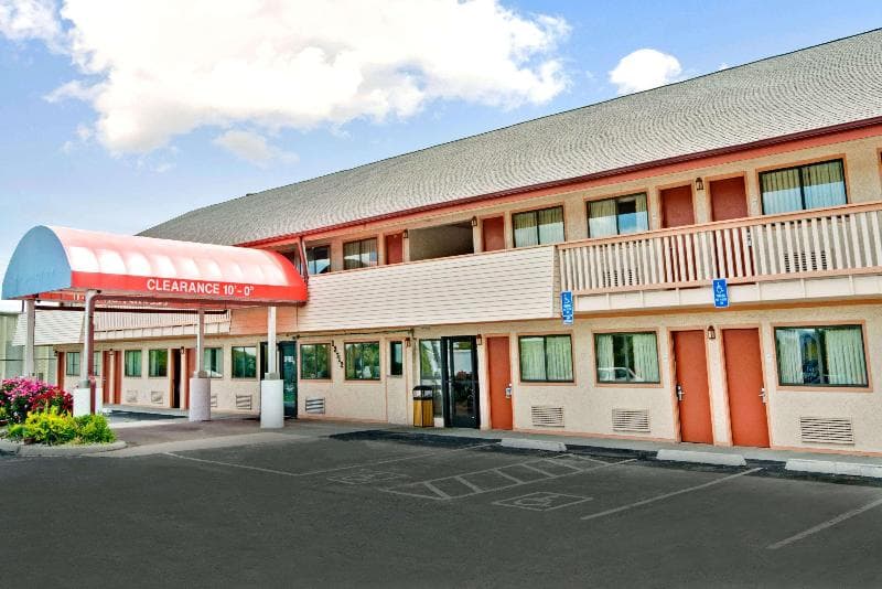 Days Inn by Wyndham Independence photo 1