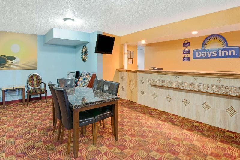 Days Inn by Wyndham Independence 4