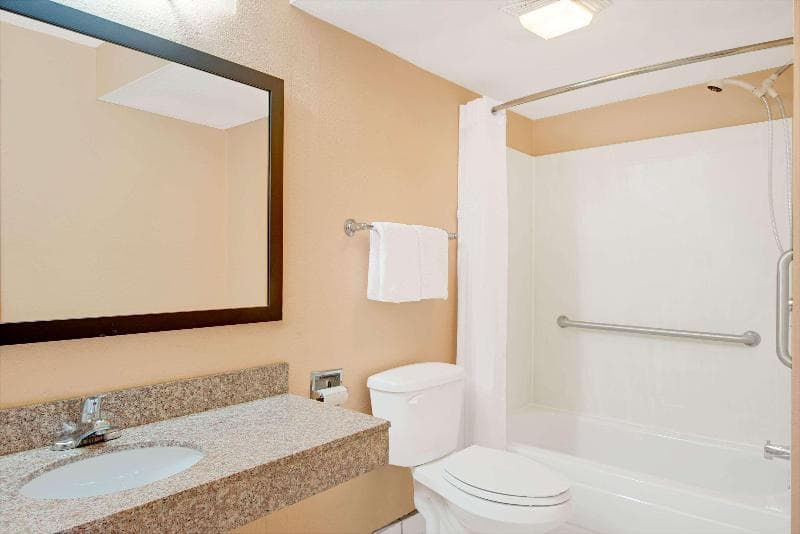 Days Inn by Wyndham Independence 5