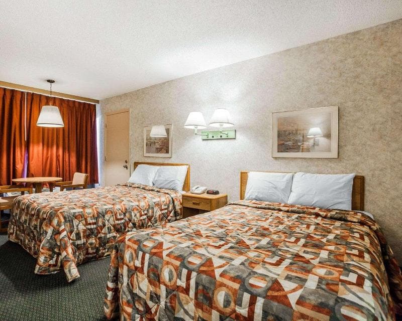 Econo Lodge Jefferson City photo 1