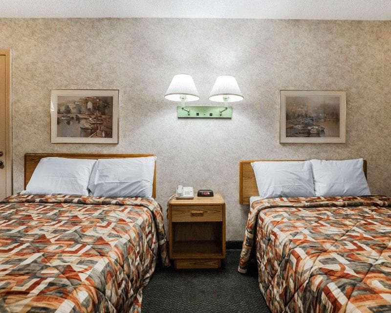Econo Lodge Jefferson City 3