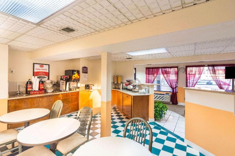 Econo Lodge Laurel Area 4
