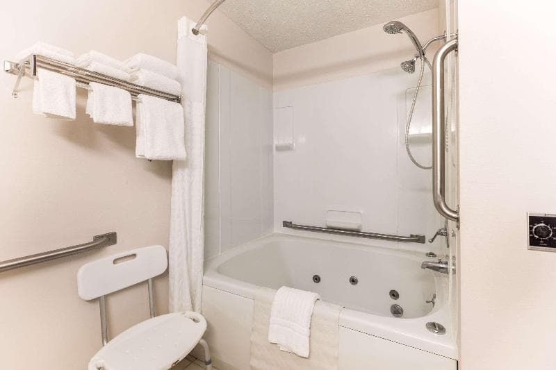Quality Inn 3