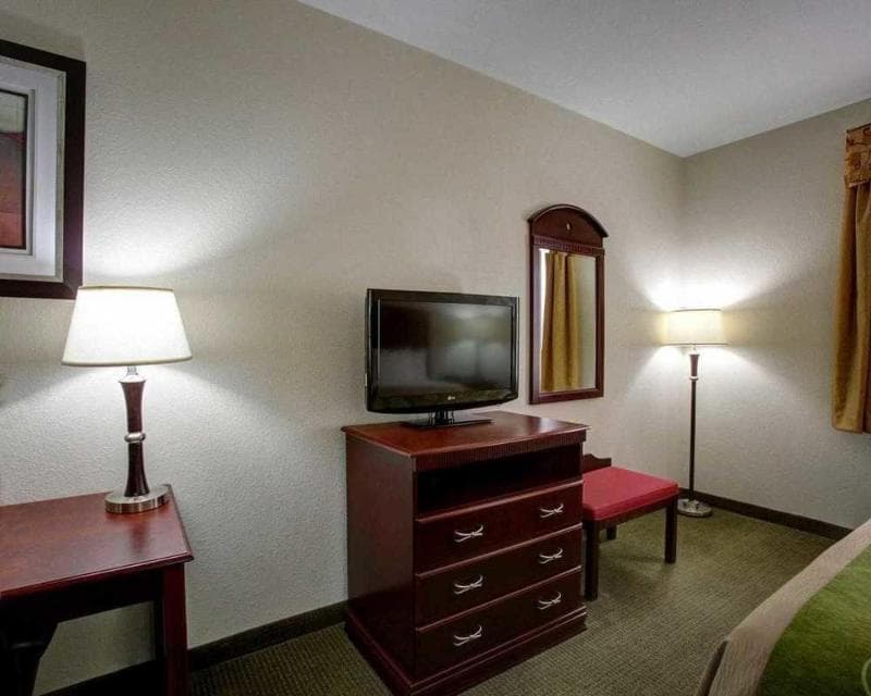 Comfort Inn 3