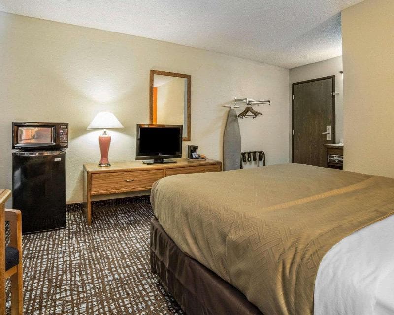 Econo Lodge 2