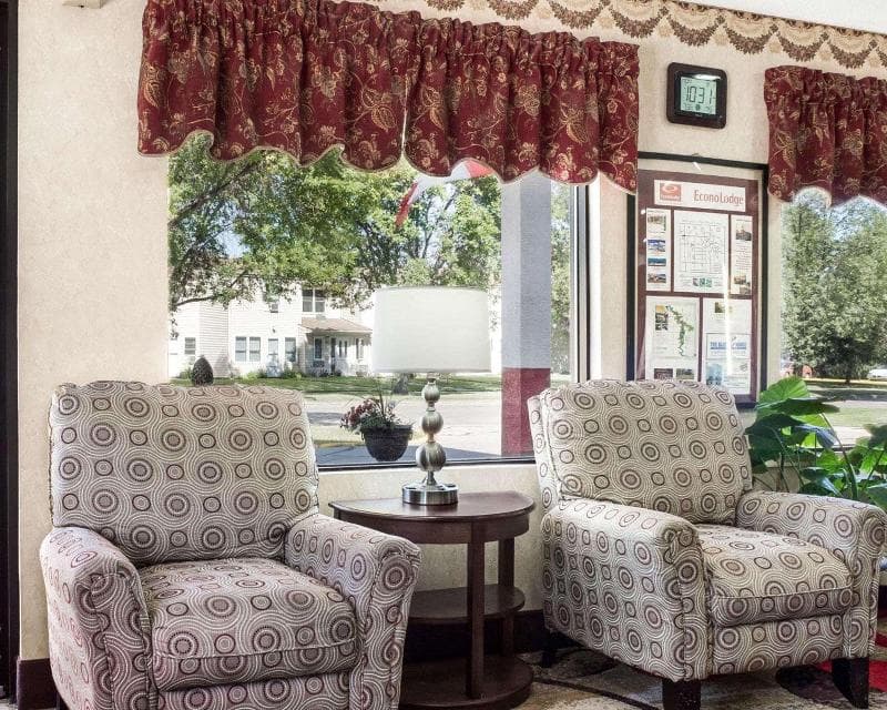 Econo Lodge 2