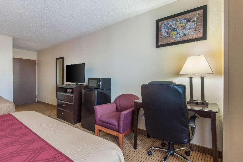 Econo Lodge 2
