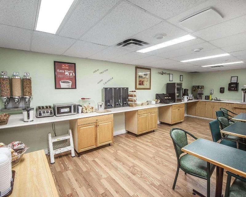 Econo Lodge & Suites Southwest 5