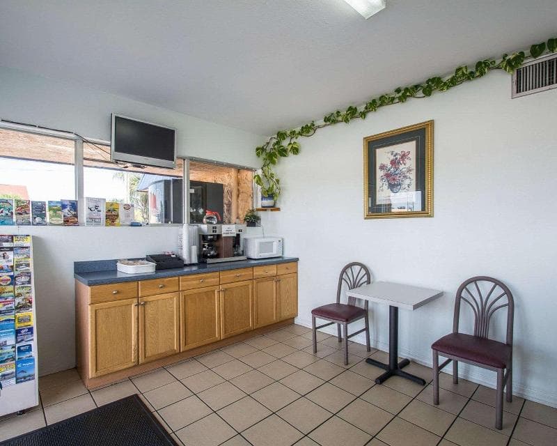 Rodeway Inn main