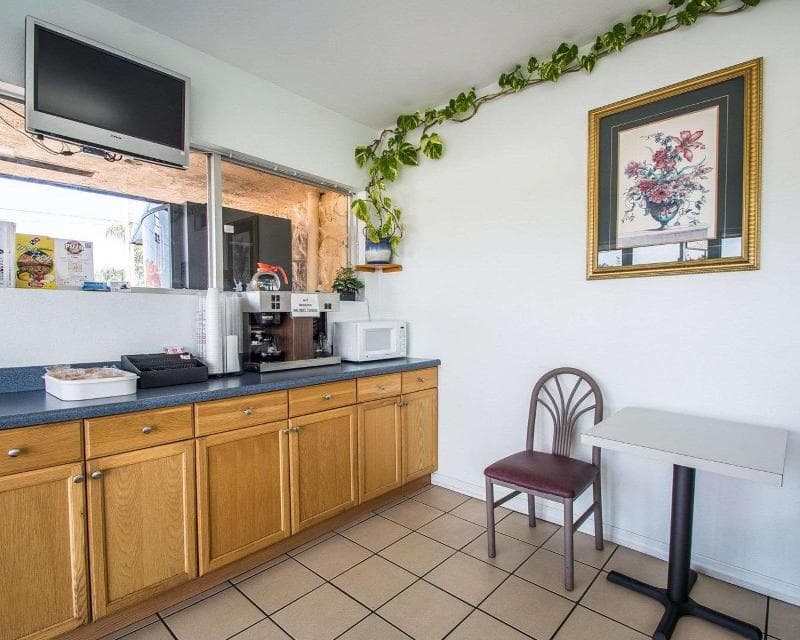 Rodeway Inn 2