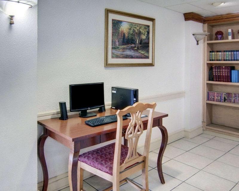 Econo Lodge Conference Center 5