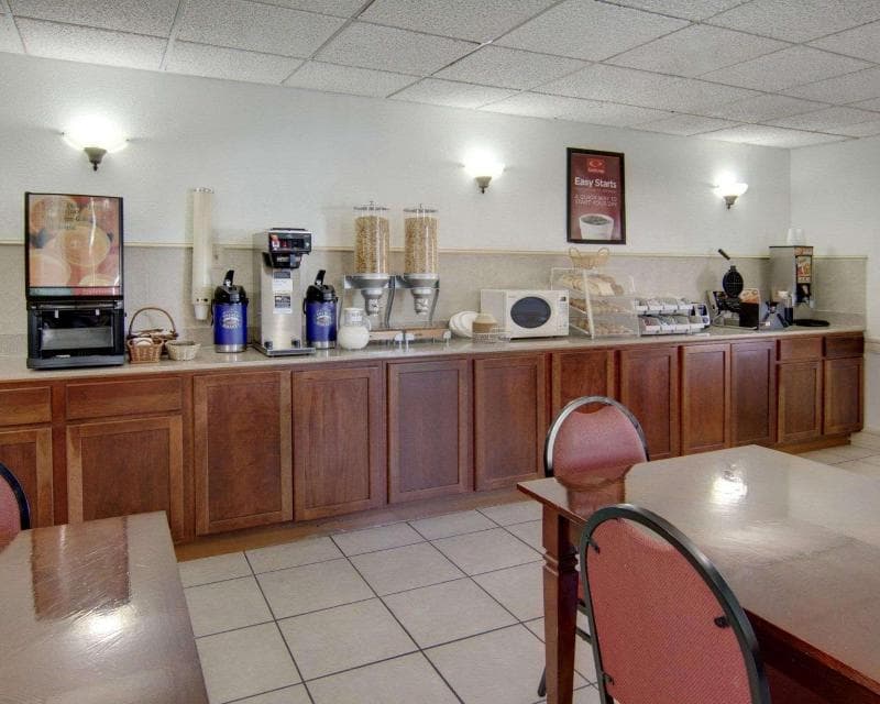 Econo Lodge Conference Center 2