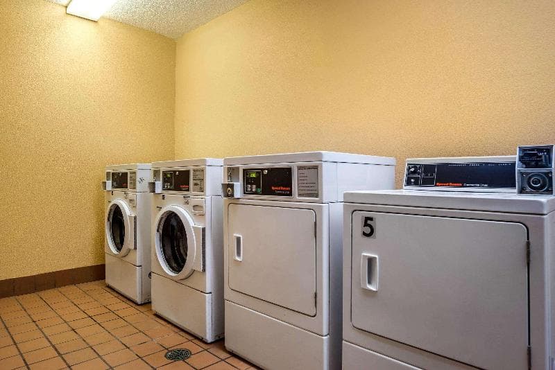 Econo Lodge Inn & Suites Foley 3