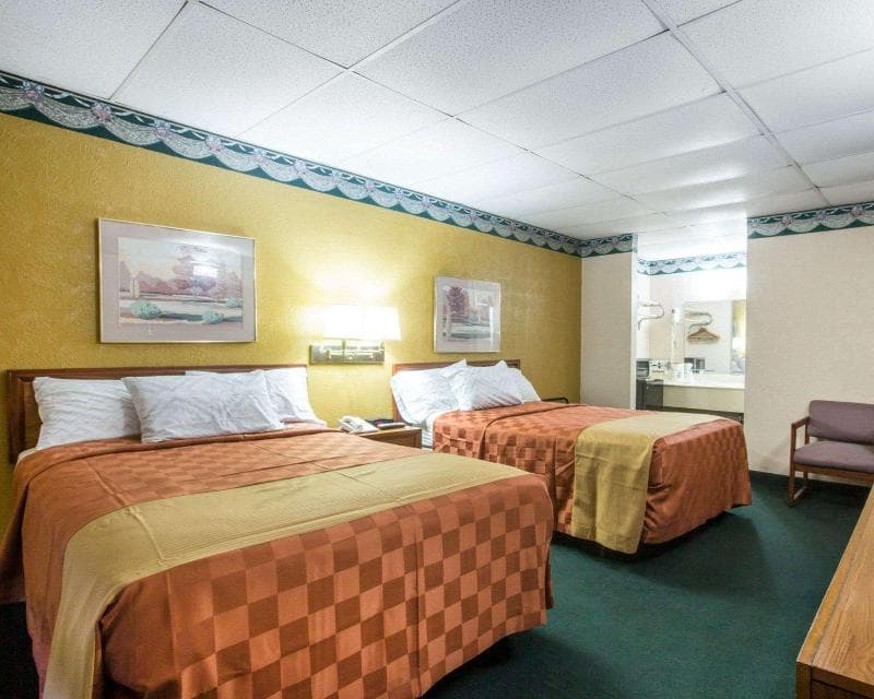 Rodeway Inn 4