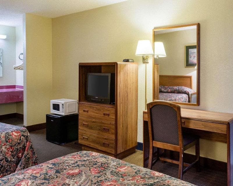 Rodeway Inn Greenwood photo 1