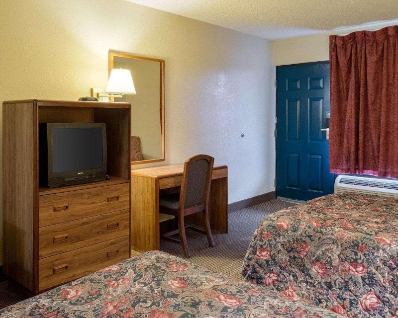 Rodeway Inn Greenwood 2