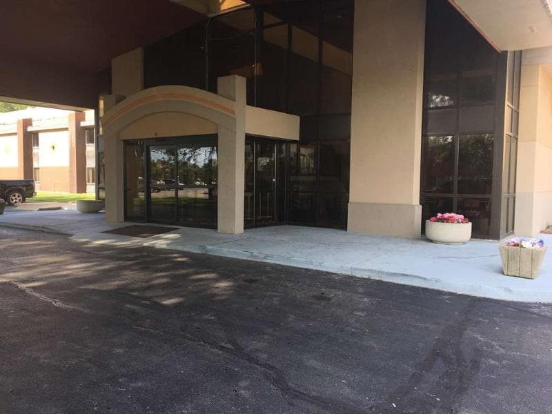 Econo Lodge main