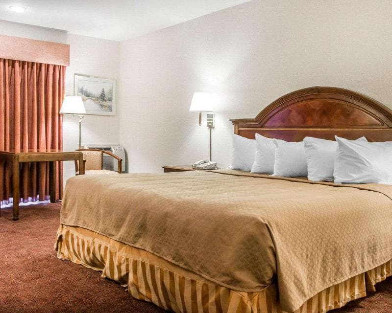 Quality Inn & Suites Beachfront 2