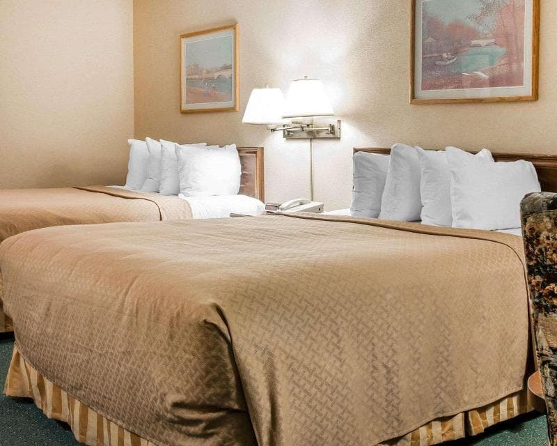 Quality Inn & Suites Beachfront 4