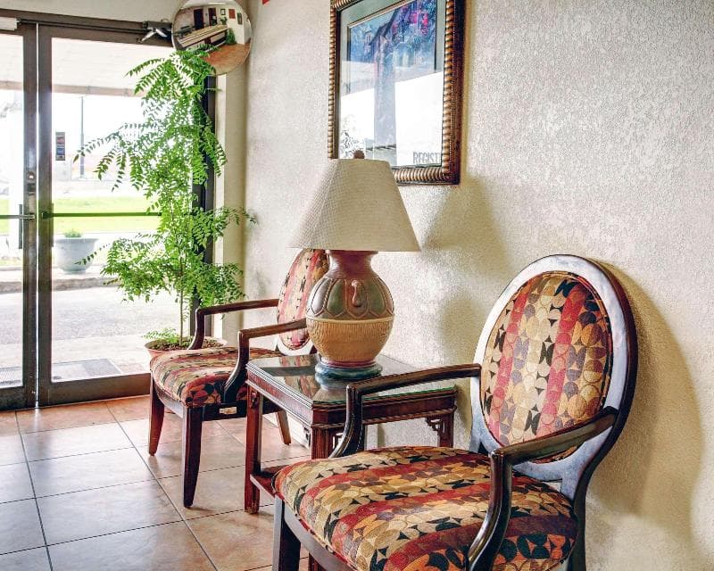 Rodeway Inn 4