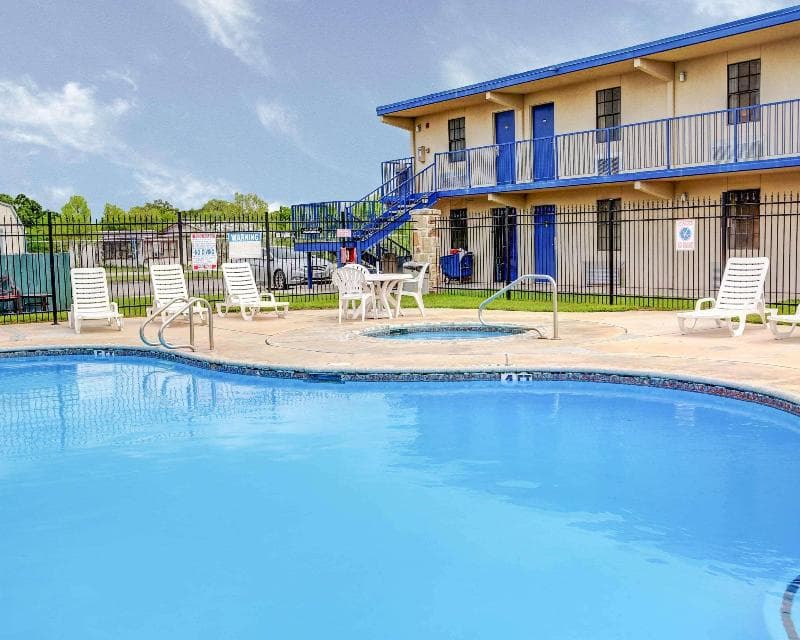 Rodeway Inn 5