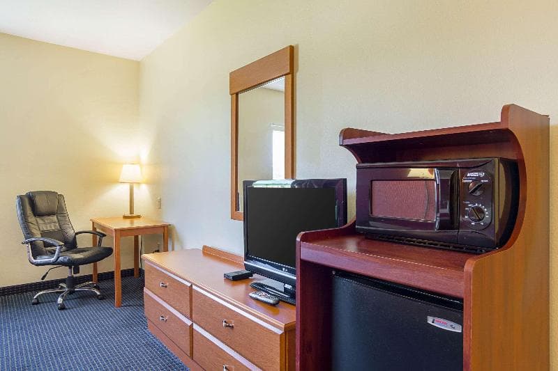 Econo Lodge Inn & Suites Pritchard Road North Little Rock 4