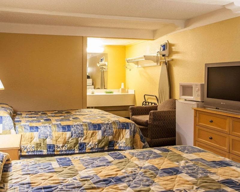 Rodeway Inn photo 1