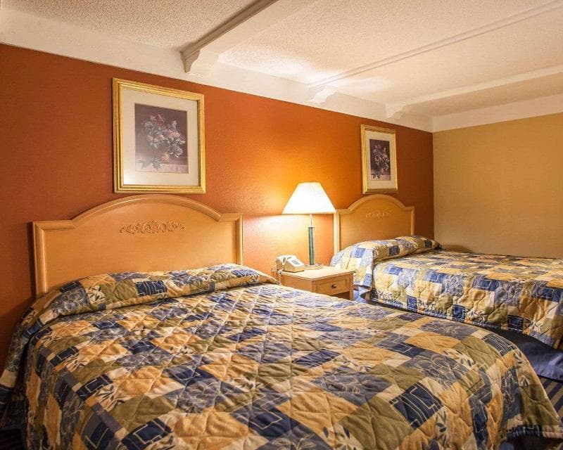 Rodeway Inn 4