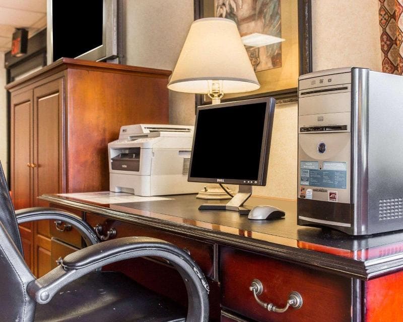 Quality Inn University 3