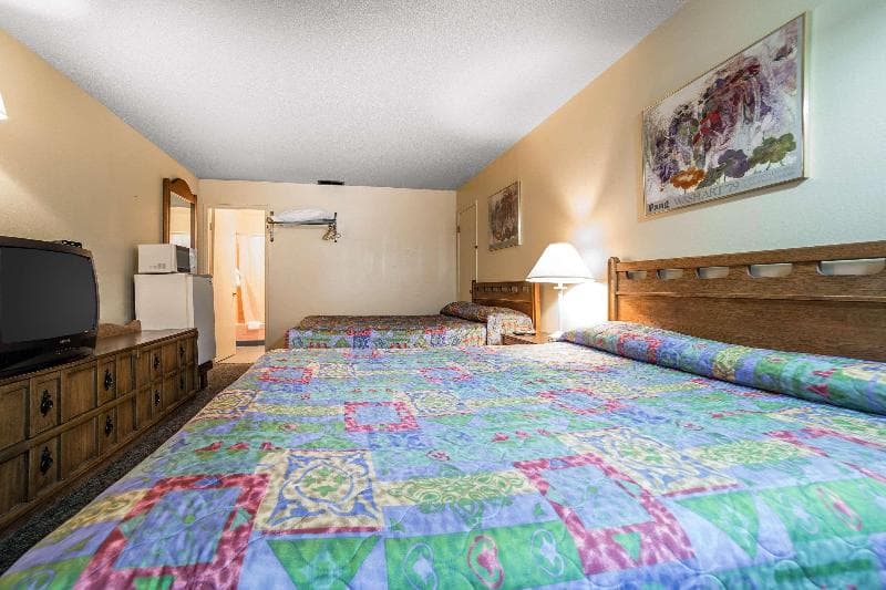 Rodeway Inn 4