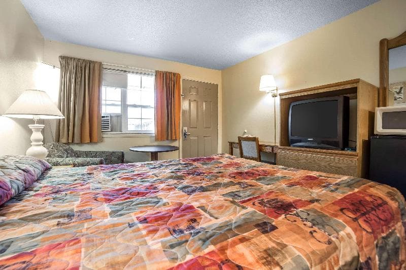Rodeway Inn 5
