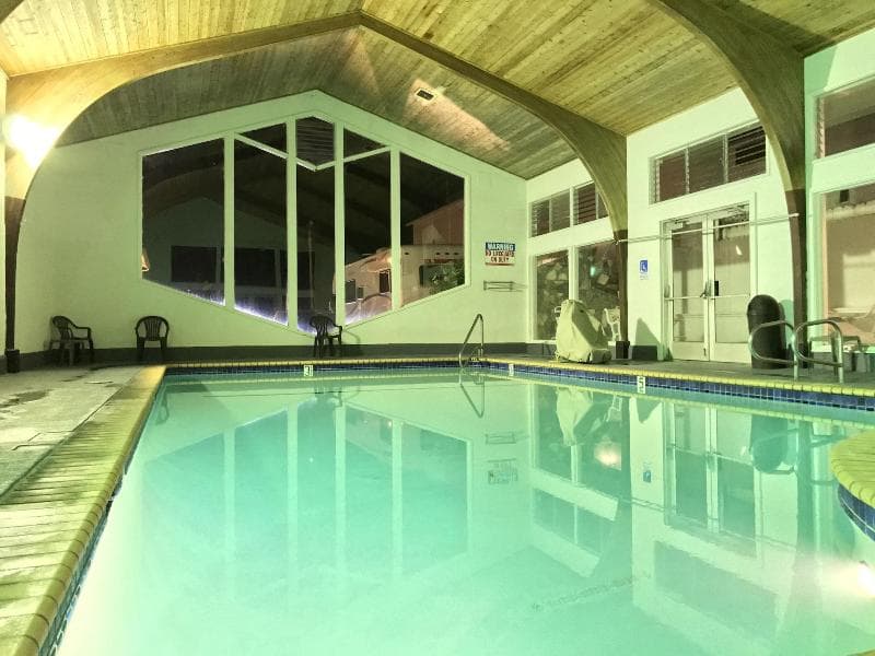 Stargazer Inn and Suites 5