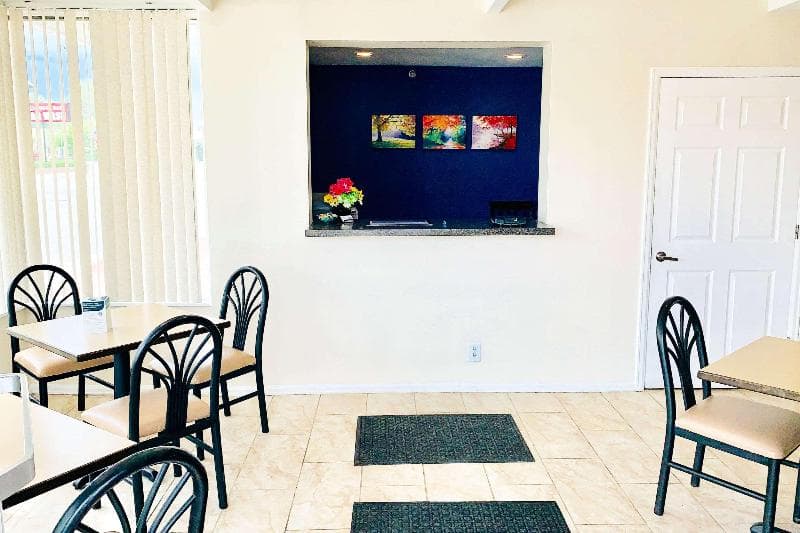 Rodeway Inn & Suites 3
