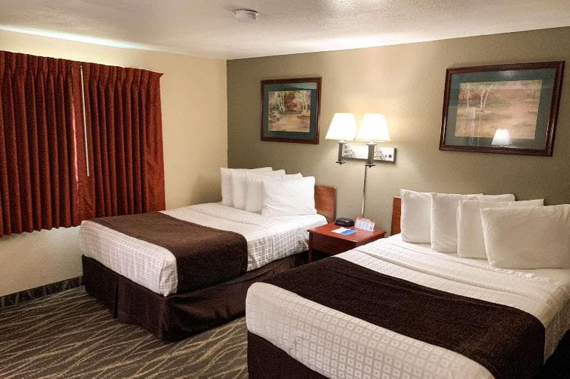 Rodeway Inn & Suites 2