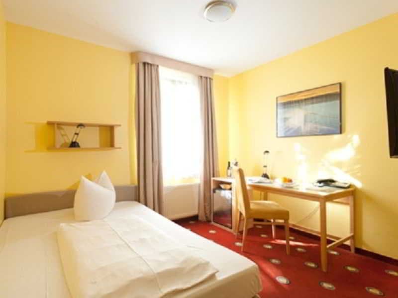 Hotel Perlach Allee by Blattl 3