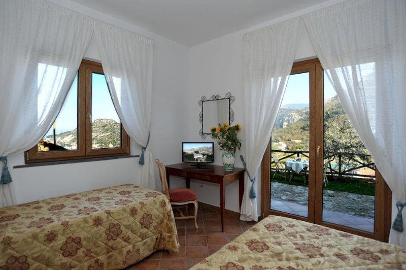 Relais Villevieille main