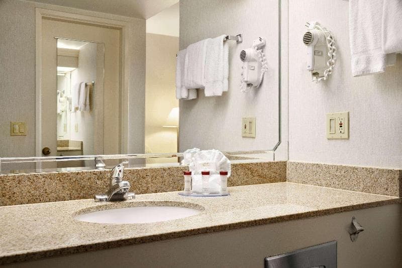 Ramada by Wyndham Costa Mesa/Newport Beach 5