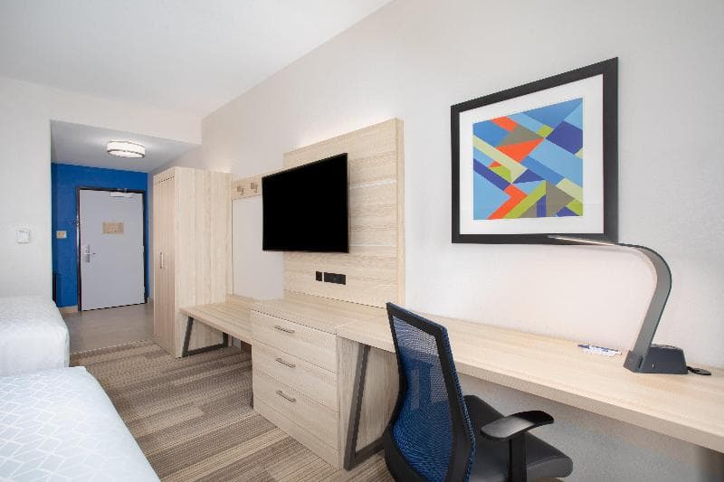 Holiday Inn Express & Suites Phoenix - Glendale Sports Dist 5