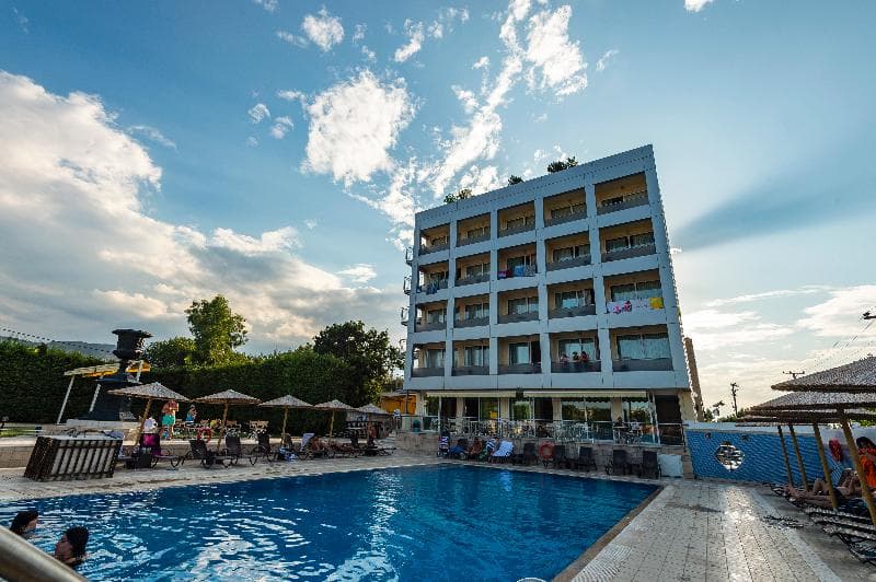 Dolphin Resort Hotel 3