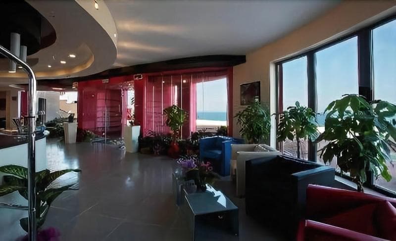 Tus' Hotel 2