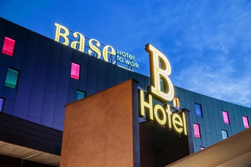 Base Hotel 1