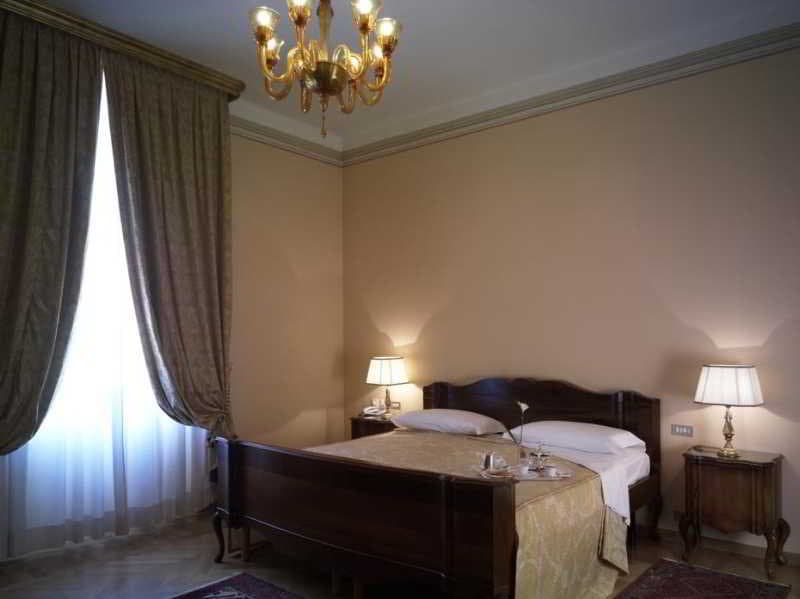 Villa Fenaroli Palace 3
